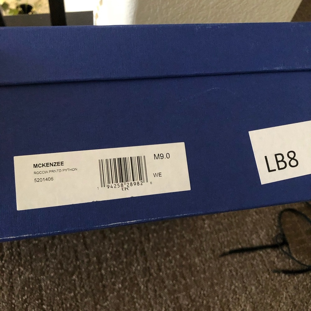 Authentic Good Condition Stuart Weitzman Mckenzee… - image 2